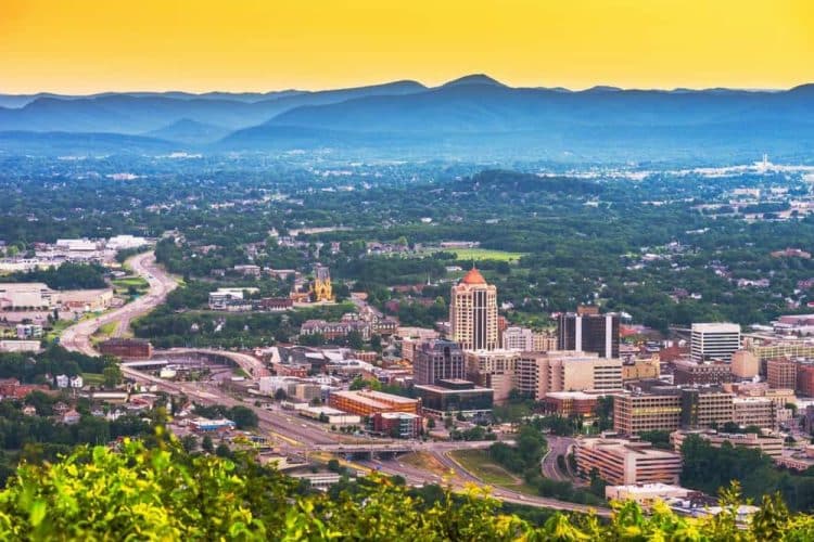 10 Famous Singers from Virginia