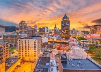 10 Famous Singers from Wisconsin