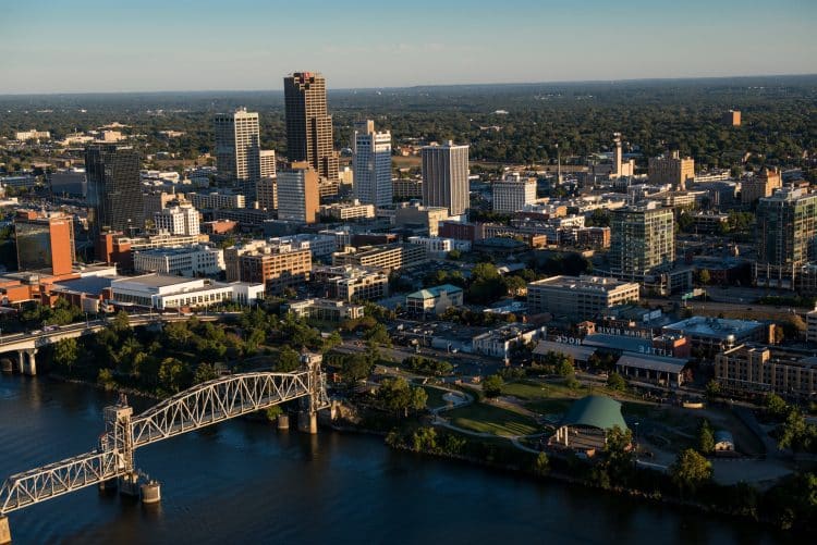 10 Famous Singers from Arkansas