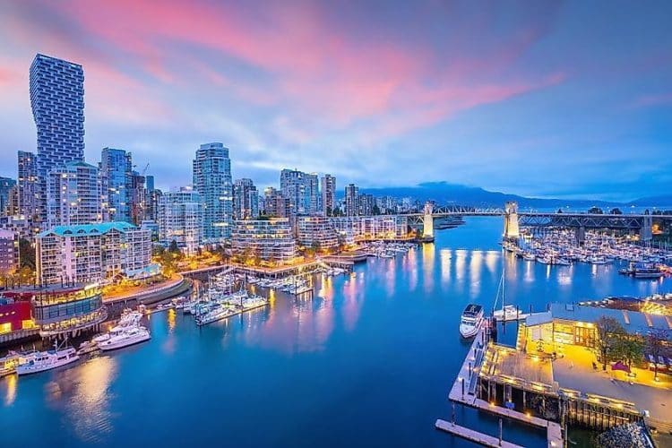 10 Famous Singers from Canada