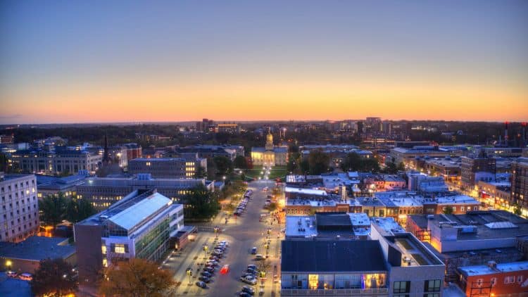 10 Famous Singers from Iowa