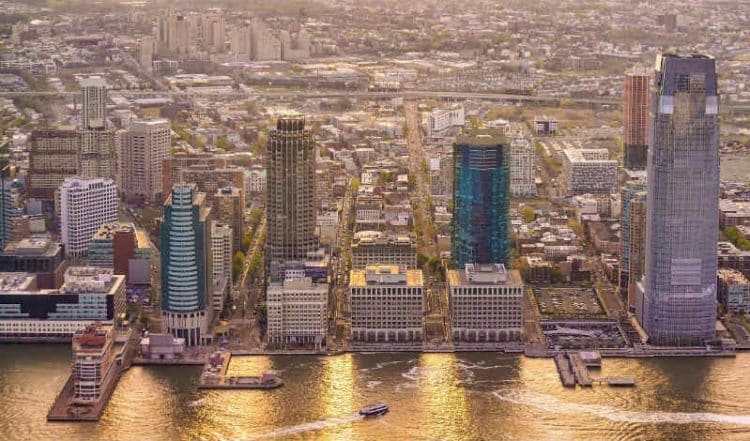 10 Famous Singers from New Jersey