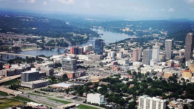 10 Famous Singers from Arkansas