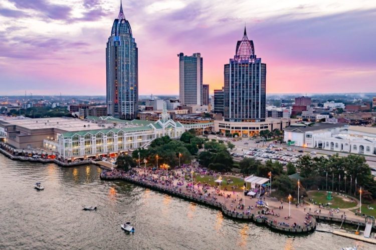 10 Famous Singers from Alabama