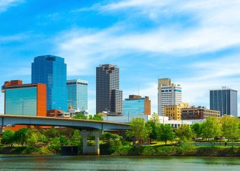 10 Famous Singers from Arkansas