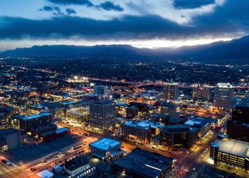 10 Famous Singers from Colorado