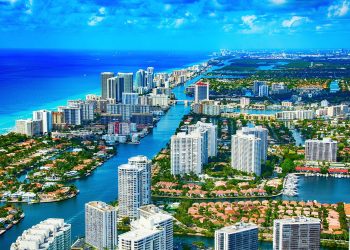 10 Famous Singers from Florida