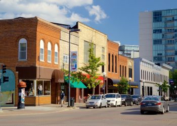 10 Famous Singers from Iowa