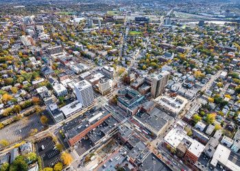 10 Famous Singers from Massachusetts