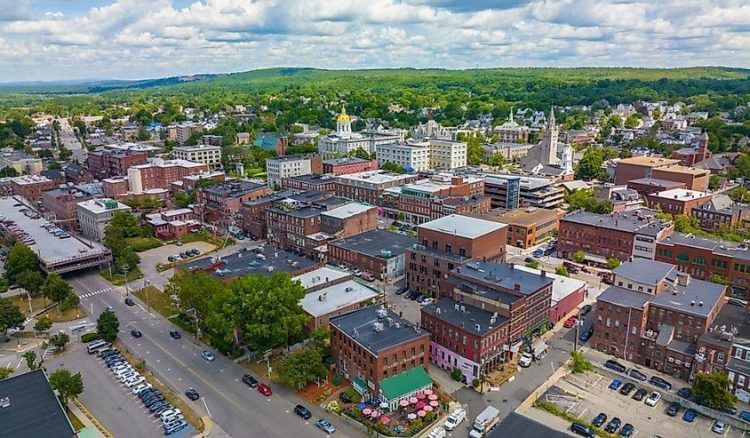 10 Famous Singers from New Hampshire