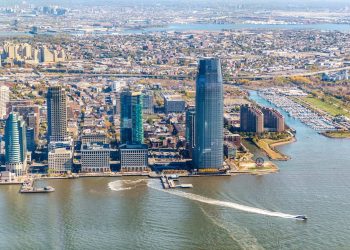 10 Famous Singers from New Jersey