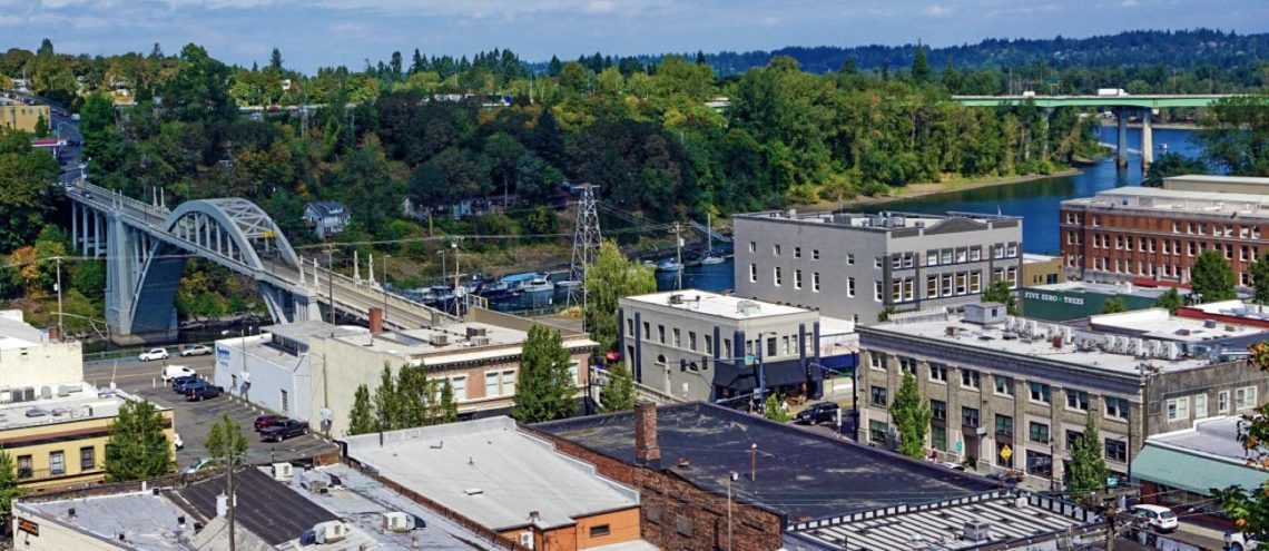 10 Famous Singers from Oregon