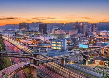 10 Famous Singers from West Virginia