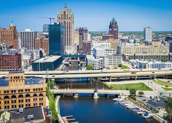 10 Famous Singers from Wisconsin