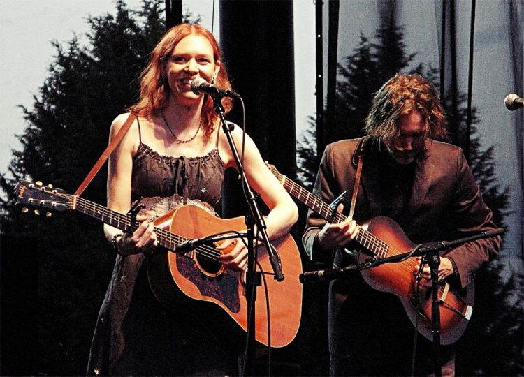 15 Best Folk Music Songs of All Time