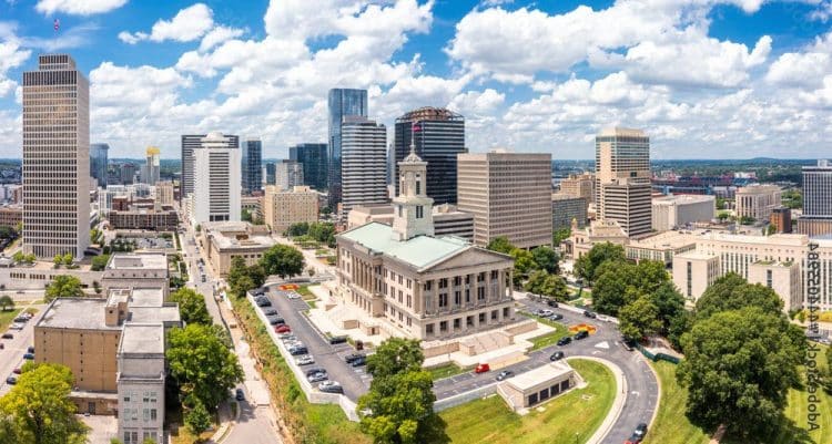 10 Famous Singers from Tennessee