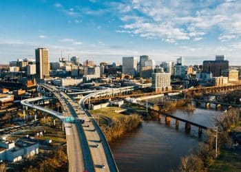 10 Famous Singers from Virginia