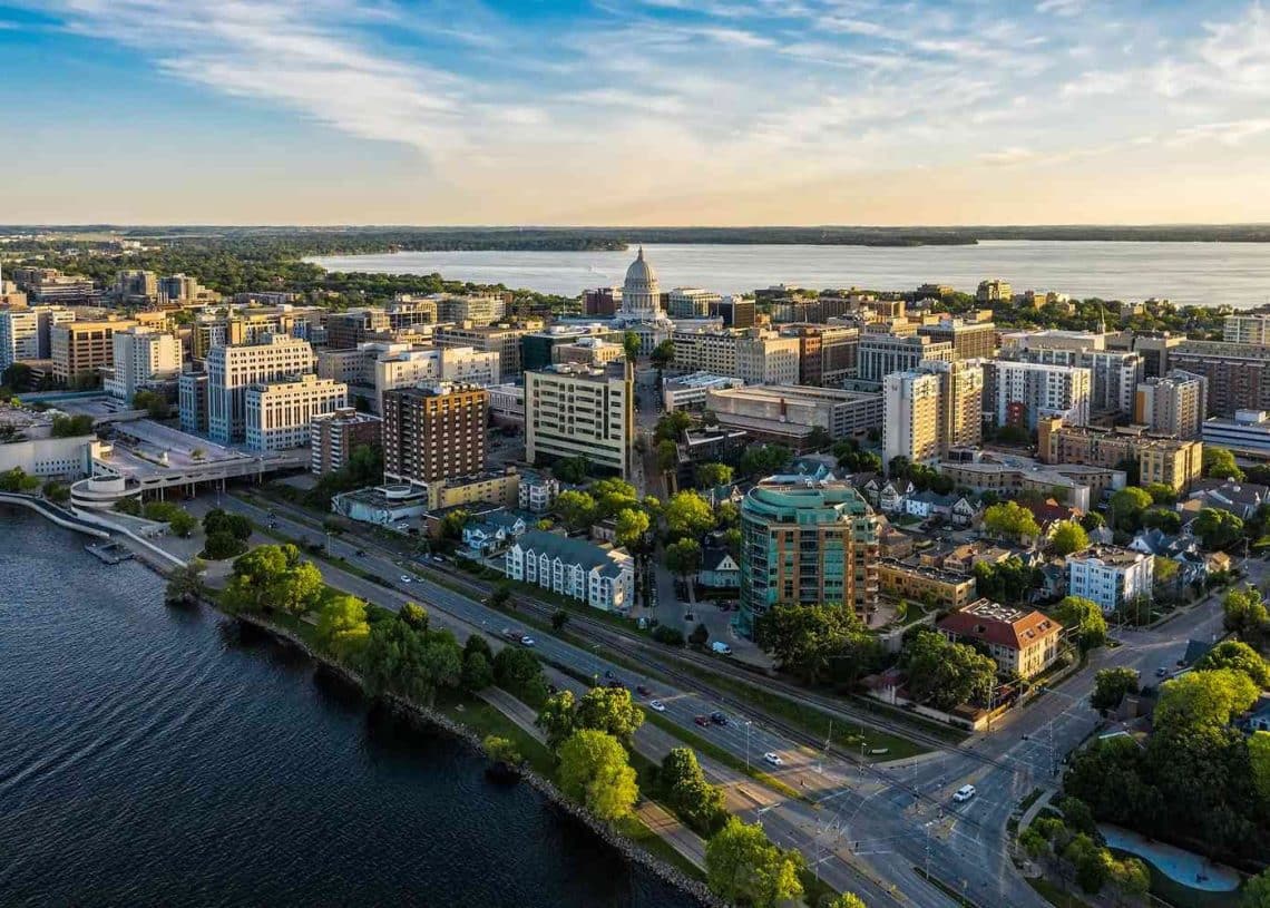 20 Famous Male Country Singers of the 1970s - Singersroom.com