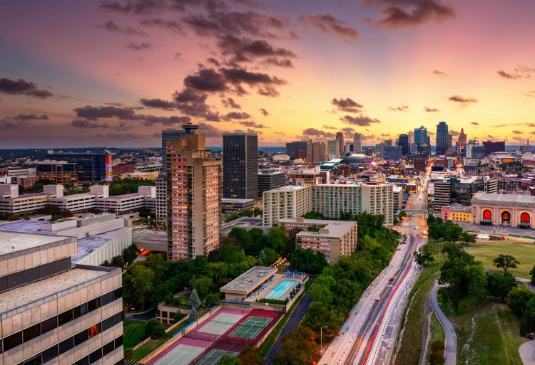 10 Famous Singers from Kansas