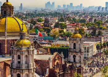 10 Famous Singers from Mexico