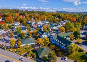 10 Famous Singers from New Hampshire