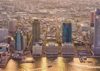 10 Famous Singers from New Jersey