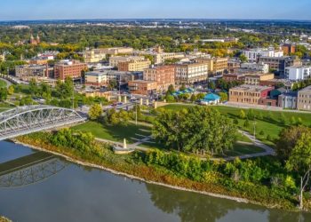 10 Famous Singers from North Dakota