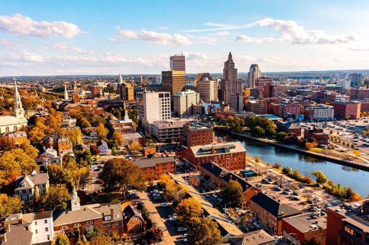 10 Famous Singers from Rhode Island