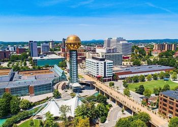 10 Famous Singers from Tennessee