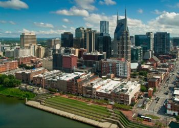 10 Famous Singers from Tennessee