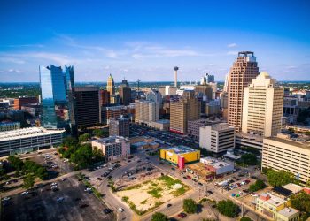 10 Famous Singers from Texas