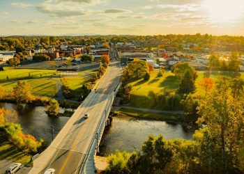 10 Famous Singers from Virginia