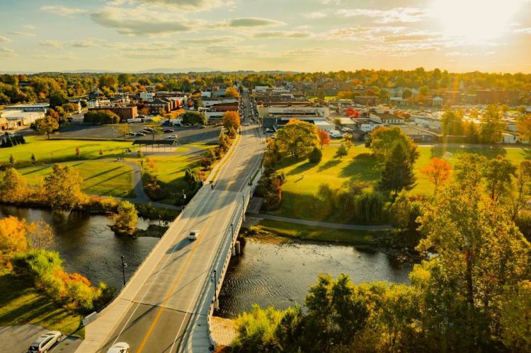 10 Famous Singers from Virginia