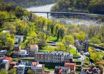 10 Famous Singers from West Virginia