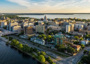 10 Famous Singers from Wisconsin