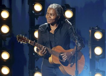 15 Best Folk Music Singers of All Time