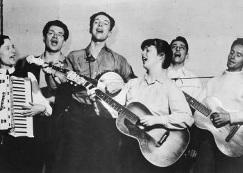 15 Best Folk Music Singers of All Time