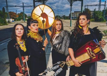 15 Best Folk Music Singers of All Time