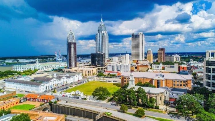 10 Famous Singers from Alabama