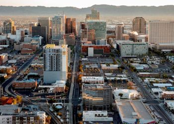 10 Famous Singers from Arizona