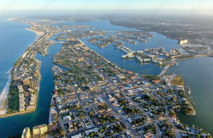 10 Famous Singers from Florida