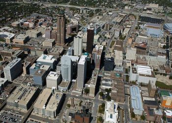 10 Famous Singers from Iowa