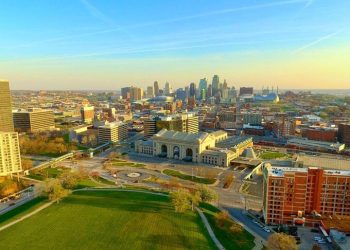 10 Famous Singers from Kansas