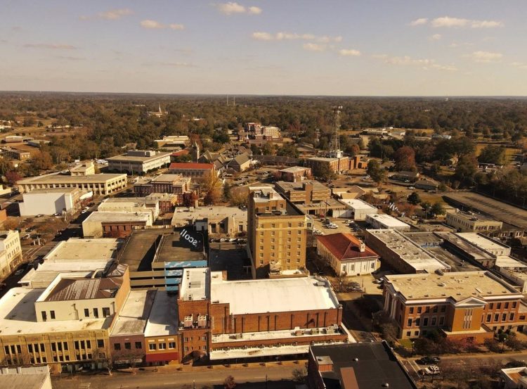 10 Famous Singers from Mississippi