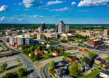 10 Famous Singers from North Carolina