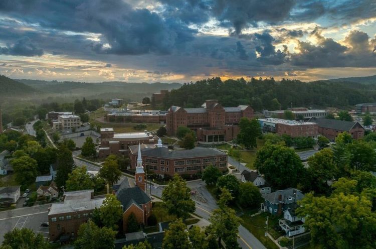 10 Famous Singers from Pennsylvania