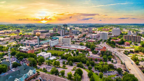 10 Famous Singers from Tennessee