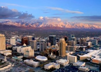 10 Famous Singers from Utah