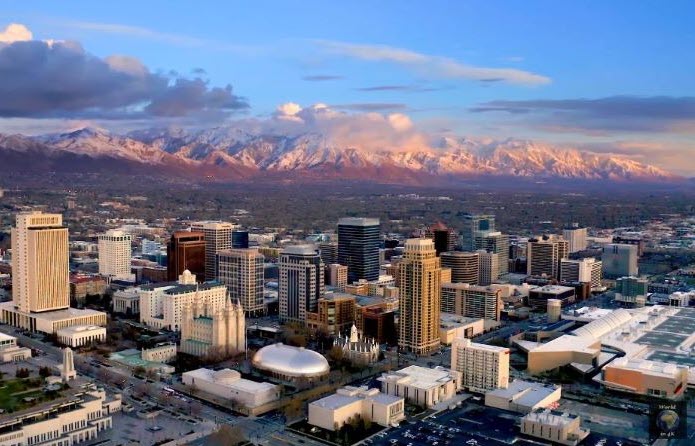 10 Famous Singers from Utah