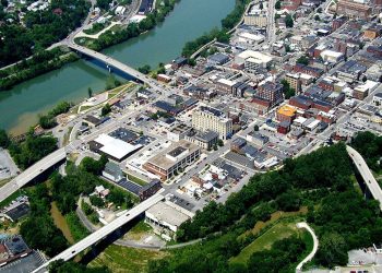 10 Famous Singers from West Virginia